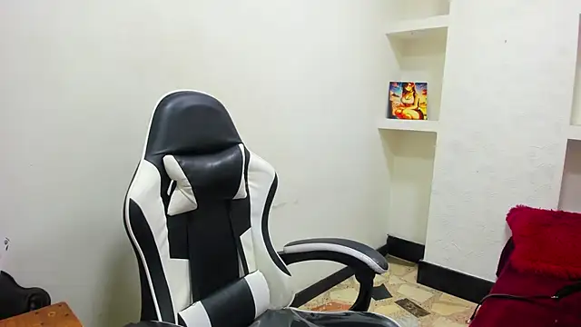 Snapshot of susan_mooree chatting on March 5, 2026, 8:16 pm susan mooree online show from March 5, 2026, 8:16 pm