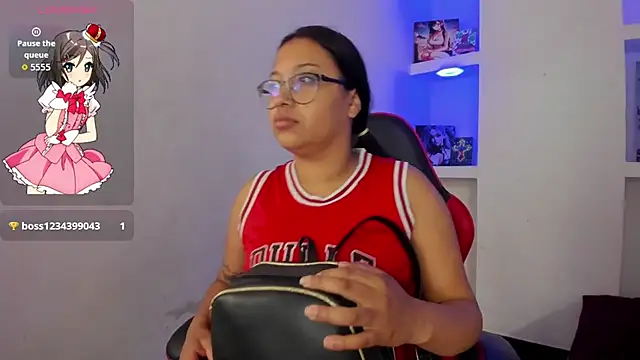 Snapshot of susan_mooree chatting on April 5, 2026, 12:12 pm susan mooree online show from April 5, 2026, 12:12 pm