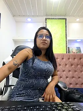 susan mooree online show from November 25, 2025, 7:03 pm