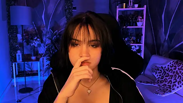 Snapshot of MonicaFarmer chatting on November 11, 2025, 5:41 pm MonicaFarmer online show from November 11, 2025, 5:41 pm