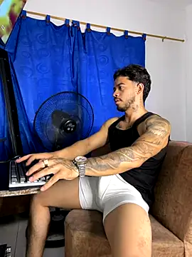 DavideVentura  online show from October 12, 2025, 6:20 pm