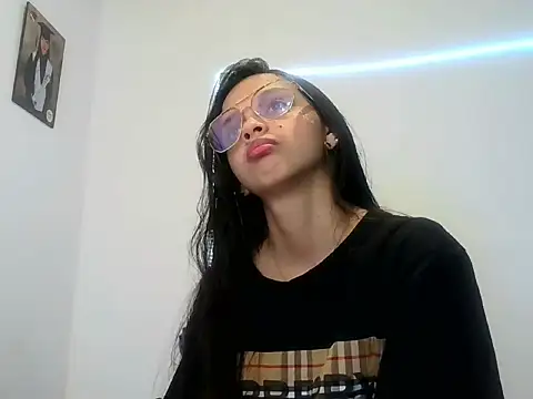 Snapshot of lucy_babyy chatting on October 16, 2025, 1:30 pm lucy babyy online show from October 16, 2025, 1:30 pm