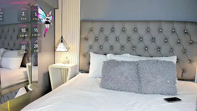 Snapshot of LunaBloomn chatting on November 10, 2025, 5:07 pm LunaBloomn online show from November 10, 2025, 5:07 pm