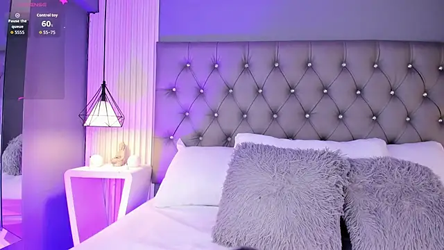 Snapshot of LunaBloomn chatting on February 12, 2026, 5:02 pm LunaBloomn online show from February 12, 2026, 5:02 pm