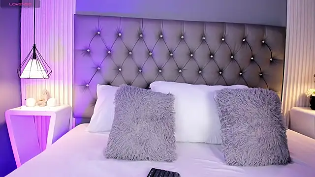 Snapshot of LunaBloomn chatting on January 17, 2026, 5:05 pm LunaBloomn online show from January 17, 2026, 5:05 pm