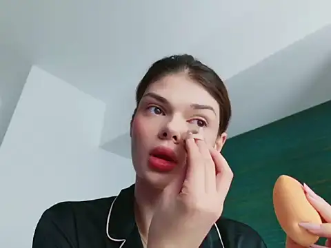 Snapshot of selenatress chatting on October 17, 2025, 11:01 am selenatress online show from October 17, 2025, 11:01 am