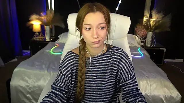 Snapshot of FoxyMayy chatting on November 20, 2025, 2:18 pm FoxyMayy online show from November 20, 2025, 2:18 pm