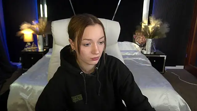 Snapshot of FoxyMayy chatting on November 25, 2025, 2:17 pm FoxyMayy online show from November 25, 2025, 2:17 pm