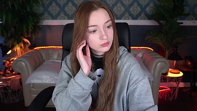 Snapshot of FoxyMayy chatting on April 9, 2026, 12:55 pm FoxyMayy online show from April 9, 2026, 12:55 pm