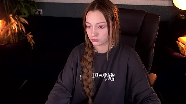 Snapshot of FoxyMayy chatting on November 18, 2025, 3:15 pm FoxyMayy online show from November 18, 2025, 3:15 pm