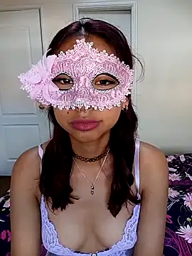 Fannylinda online show from March 21, 2026, 7:29 pm