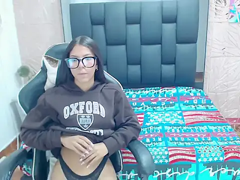 Tinita  online show from September 25, 2025, 2:01 pm