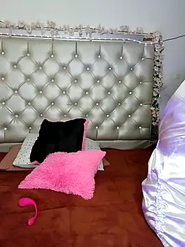 ZARAY 1118 online show from November 28, 2025, 7:47 pm