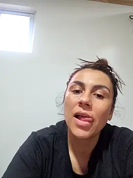 vanessa-titisM online show from April 13, 2026, 10:25 pm