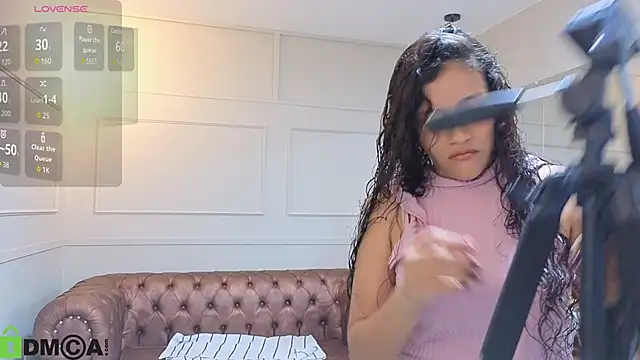 ArielBlossom    online show from October 22, 2025, 11:20 am