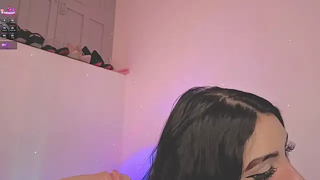 ashlynnlowe  online show from November 16, 2025, 7:29 pm