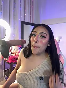 ashlynnlowe  online show from April 8, 2026, 10:44 pm