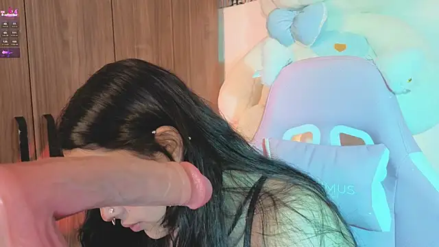 Snapshot of ashlynnlowe_ chatting on June 5, 2026, 9:53 pm ashlynnlowe online show from June 5, 2026, 9:53 pm