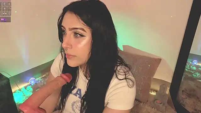 ashlynnlowe  online show from November 4, 2025, 7:28 pm