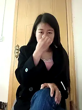 luy-xinh02 online show from November 1, 2025, 3:57 am