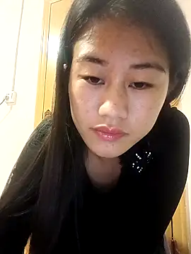 luy-xinh02 online show from November 13, 2025, 11:36 am