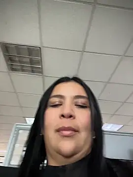 Snapshot of IrisDuvall chatting on April 22, 2026, 7:42 pm IrisDuvall online show from April 22, 2026, 7:42 pm