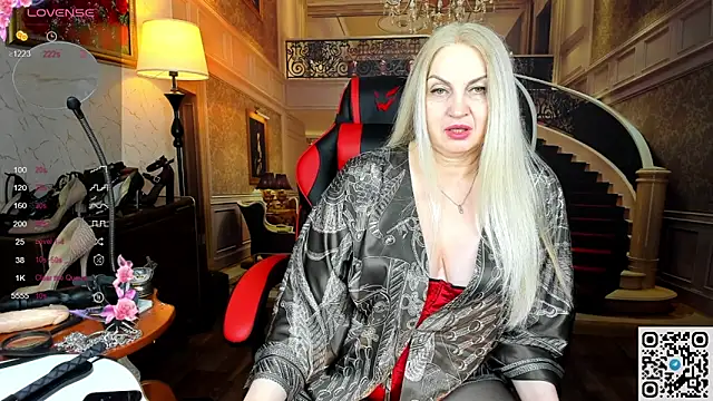 Nina Devillle online show from May 17, 2026, 3:06 am