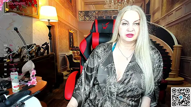 Nina Devillle online show from May 21, 2026, 12:02 pm