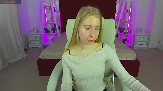 Alina Blonde online show from April 16, 2026, 5:41 am