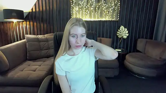Alina Blonde online show from May 10, 2026, 5:33 am