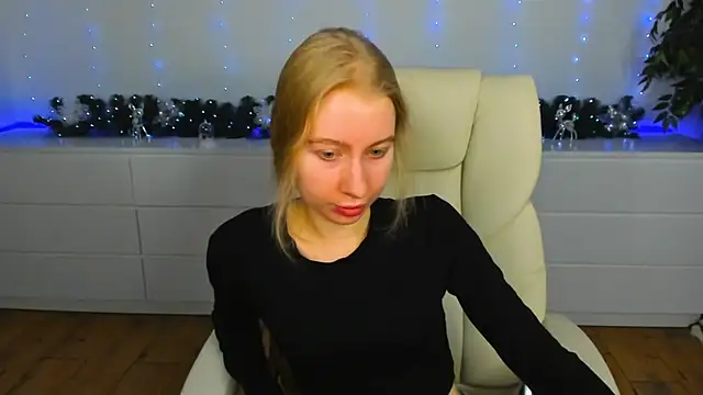 Alina Blonde online show from December 16, 2025, 6:39 am