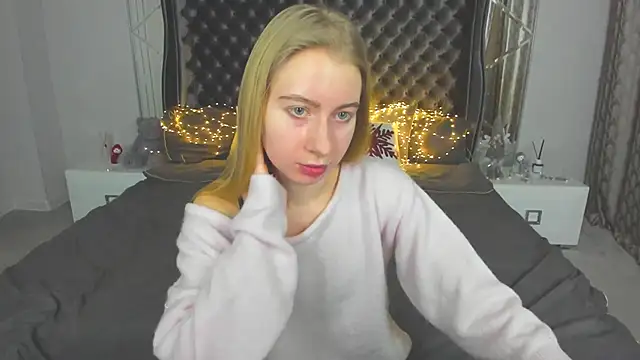Snapshot of Alina_Blonde chatting on January 17, 2026, 6:39 am Alina Blonde online show from January 17, 2026, 6:39 am