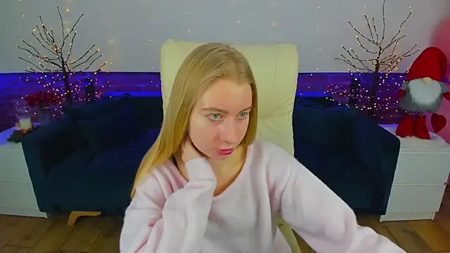 Snapshot of Alina_Blonde chatting on January 14, 2026, 6:39 am Alina Blonde online show from January 14, 2026, 6:39 am