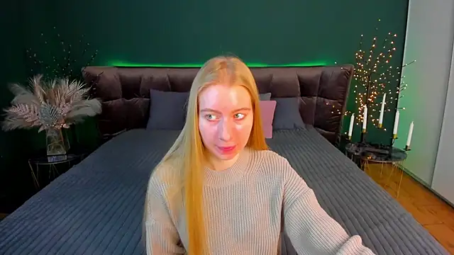 Snapshot of Alina_Blonde chatting on January 18, 2026, 6:39 am Alina Blonde online show from January 18, 2026, 6:39 am