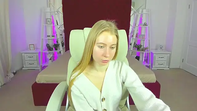 Snapshot of Alina_Blonde chatting on March 22, 2026, 8:49 am Alina Blonde online show from March 22, 2026, 8:49 am