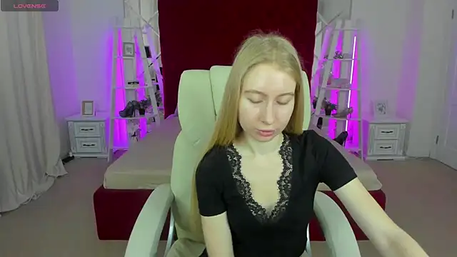 Alina Blonde online show from May 9, 2026, 5:33 am