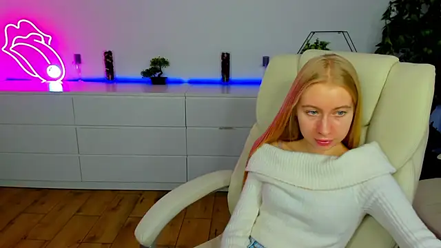 Alina Blonde online show from November 10, 2025, 6:51 am