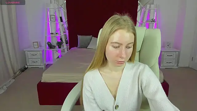 Alina Blonde online show from April 23, 2026, 12:29 pm