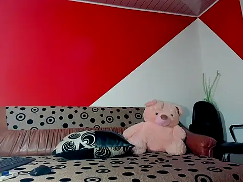 Snapshot of Soffy_Skye chatting on October 6, 2025, 4:35 am Soffy Skye online show from October 6, 2025, 4:35 am
