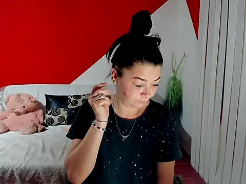 Snapshot of Soffy_Skye chatting on September 26, 2025, 3:35 am Soffy Skye online show from September 26, 2025, 3:35 am