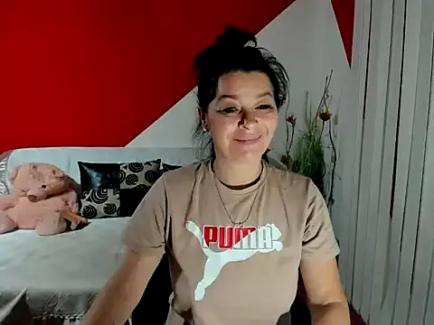 Snapshot of Soffy_Skye chatting on September 20, 2025, 3:44 am Soffy Skye online show from September 20, 2025, 3:44 am