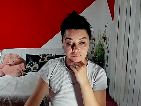 Snapshot of Soffy_Skye chatting on September 24, 2025, 3:35 am Soffy Skye online show from September 24, 2025, 3:35 am