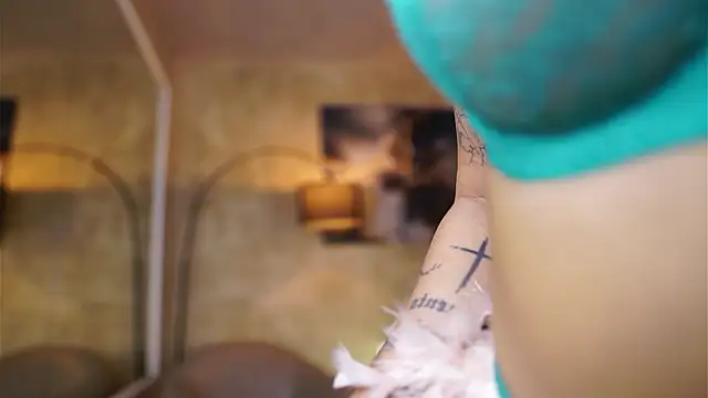 YuliaDesirevska online show from October 19, 2025, 5:05 pm