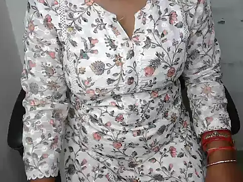 bold naina online show from October 3, 2025, 3:52 am