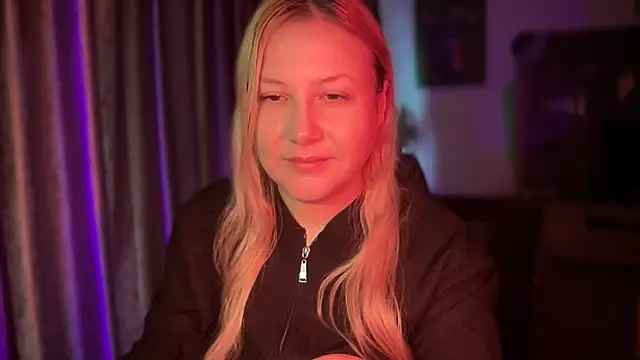 Snapshot of BikiHellena chatting on November 16, 2025, 10:53 am BikiHellena online show from November 16, 2025, 10:53 am