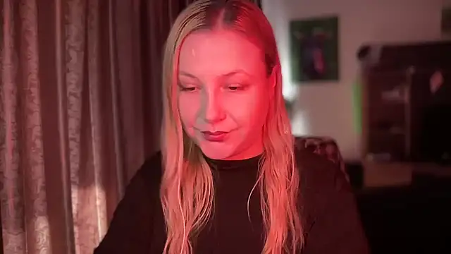 Snapshot of BikiHellena chatting on November 12, 2025, 9:46 am BikiHellena online show from November 12, 2025, 9:46 am