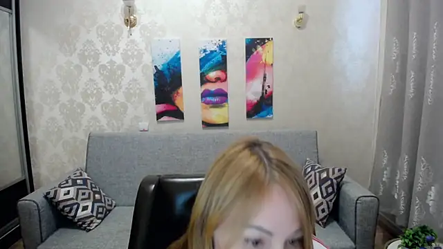 Snapshot of shy_hot_cat chatting on September 15, 2025, 10:15 am shy hot cat online show from September 15, 2025, 10:15 am