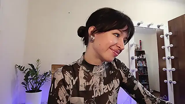 Snapshot of quiet_smile chatting on October 12, 2025, 8:16 am quiet smile online show from October 12, 2025, 8:16 am