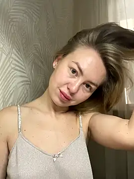 MartaLuna  online show from November 3, 2025, 7:13 am