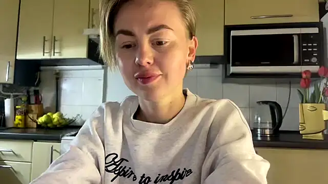 MartaLuna  online show from April 14, 2026, 7:30 pm